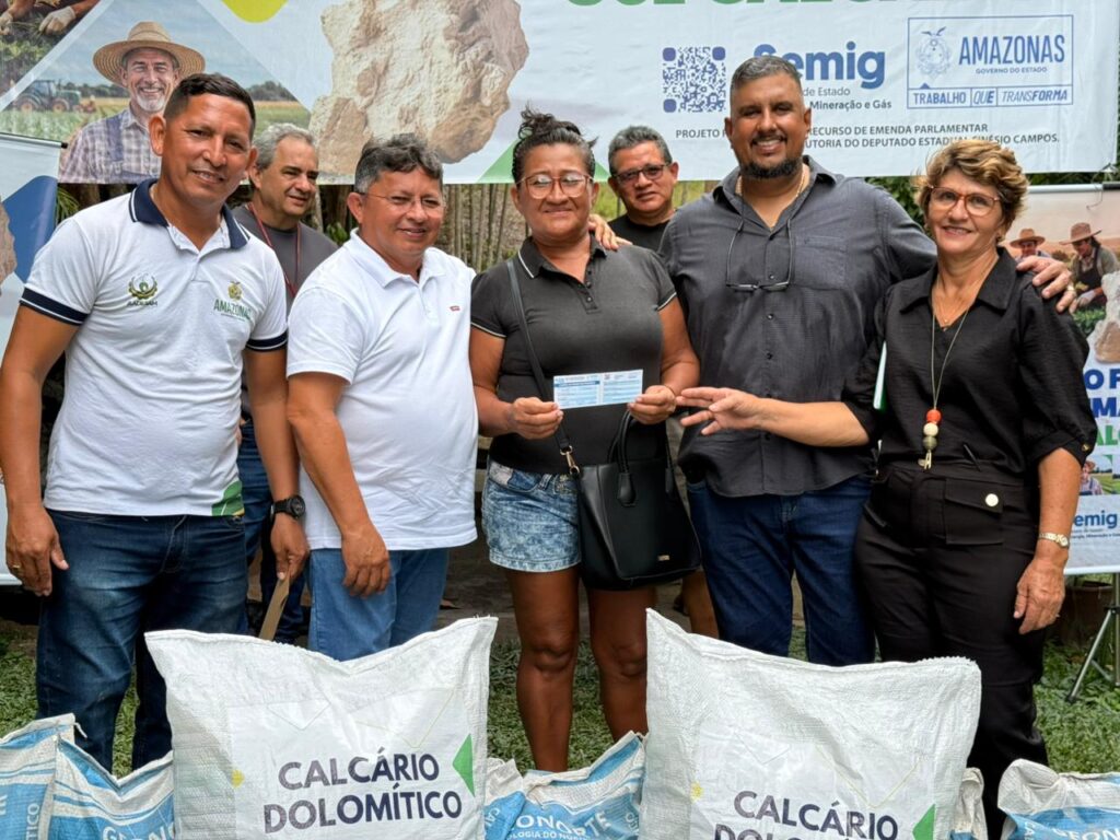 Sinésio Campos leva calcário ao campo e reforça não faça queimadas, use calcário
