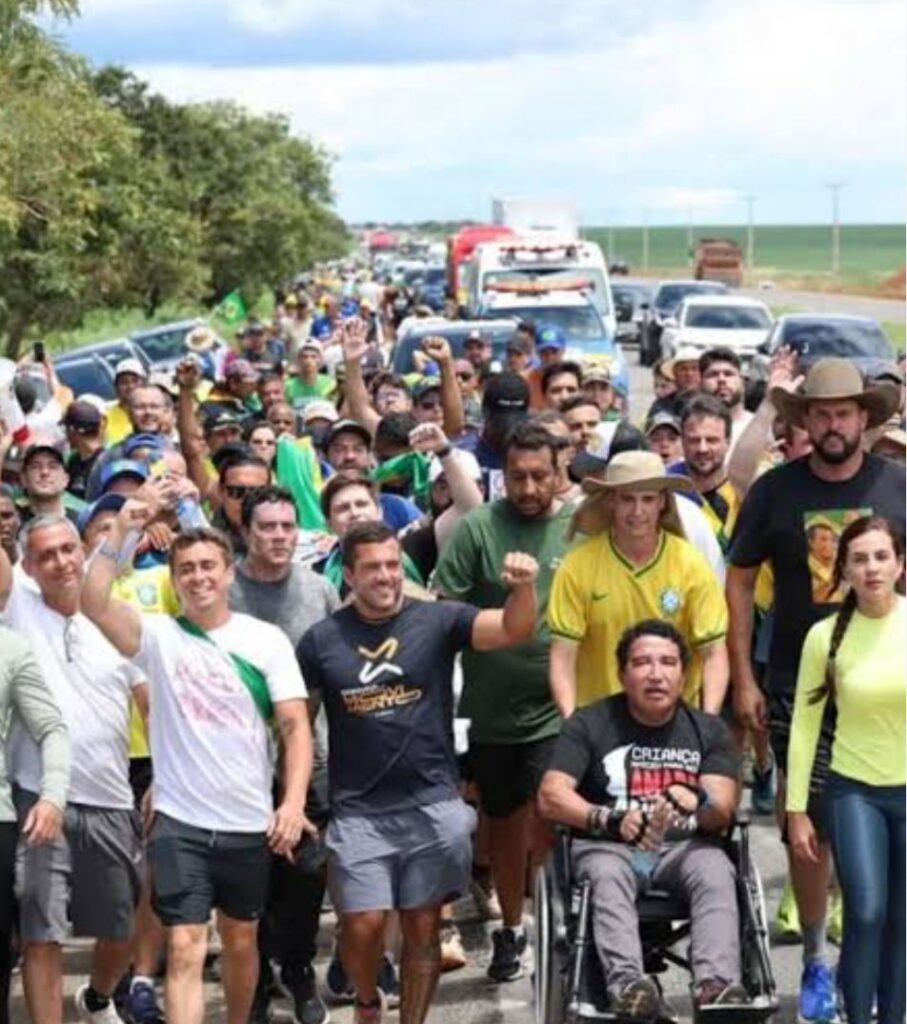 O DESFILE DOS ADESTRADOS: Quando o asfalto vira palco de gravação