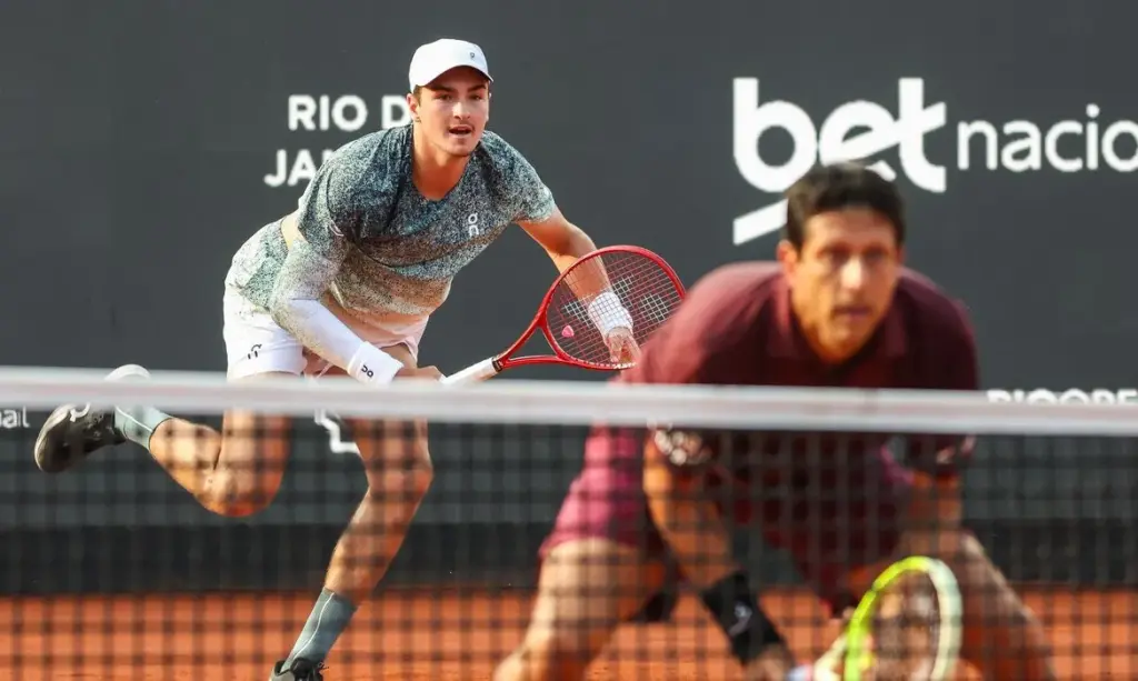 Brasileiros Fonseca e Melo avançam para as semifinais do Rio Open em performance dominante