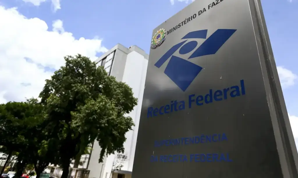 Auditor fiscal exonerado da Receita Federal após investigação da PF sobre acesso a dados sigilosos