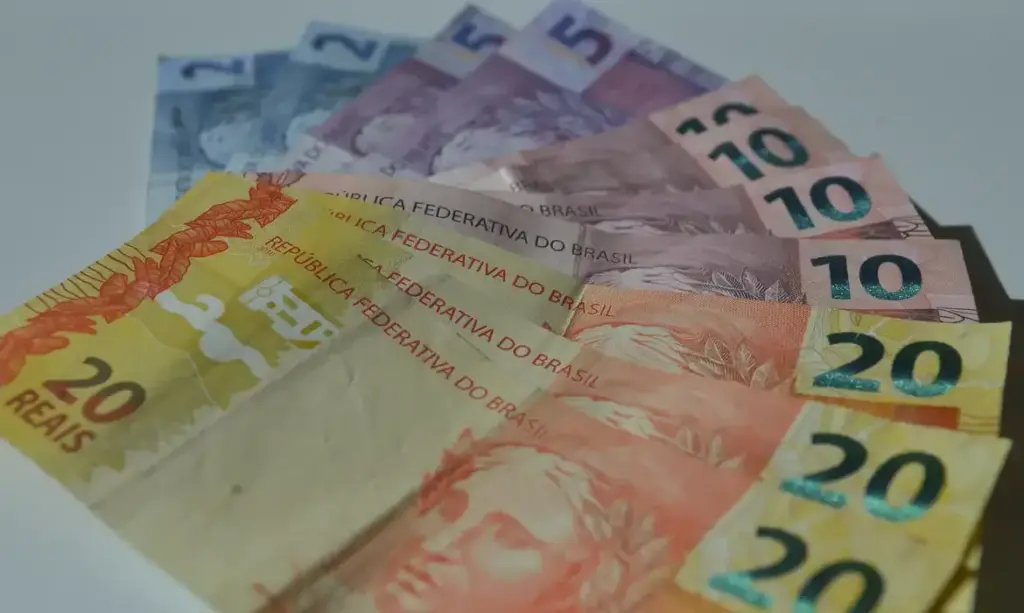 Renda domiciliar per capita no Brasil atinge R$ 2.316 em 2025, superando anos anteriores