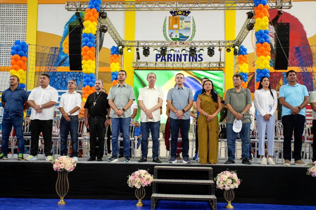 Saullo Vianna volta a Parintins e participa de abertura do ano letivo de 2026