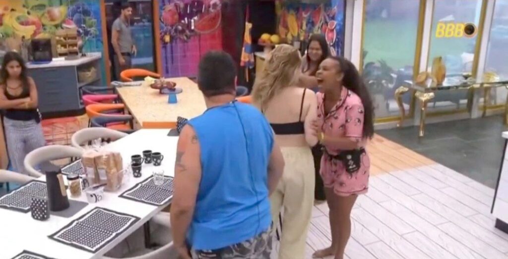 FORA DO JOGO | Sol Vega é expulsa do BBB26 após confusão a Ana Paula