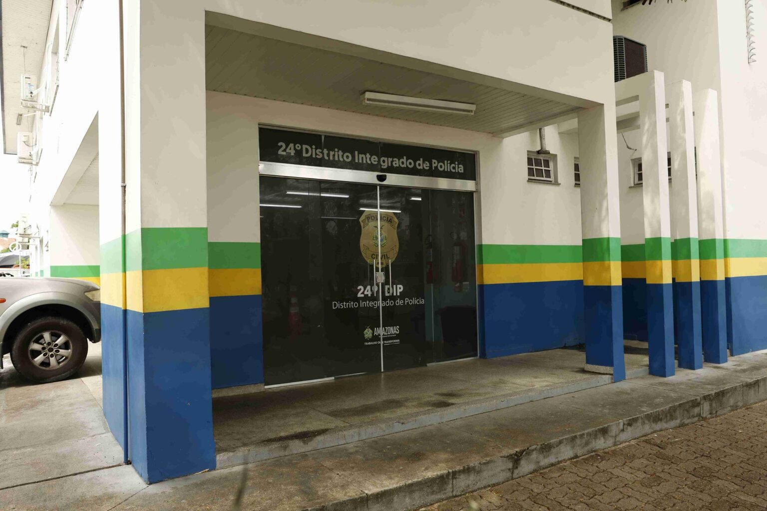 PC-AM prende casal investigado por estelionato e uso de cartões de crédito clonados no Centro de Manaus