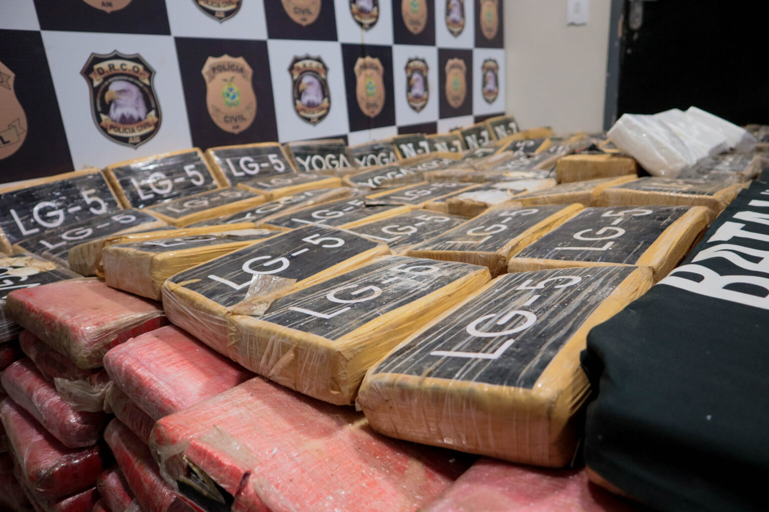 Polícia Militar do Amazonas apreende 1,1 tonelada de entorpecente e prende três homens