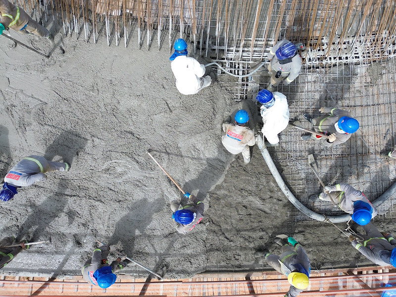 OBRA Prefeitura faz concretagem de vigas e laje da oca Niemeyer com volume recorde de concreto no parque Encontro das Águas