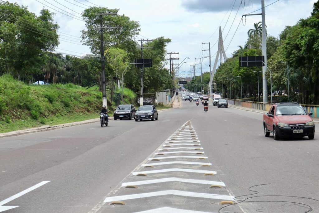 Prefeitura interdita trecho da avenida Coronel Teixeira para obra do complexo viário Passarão