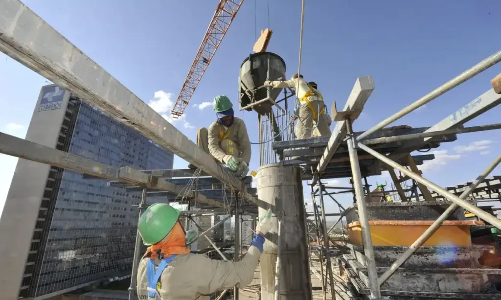 Mercado mantém projeções para PIB e inflação; juros podem começar a cair em março