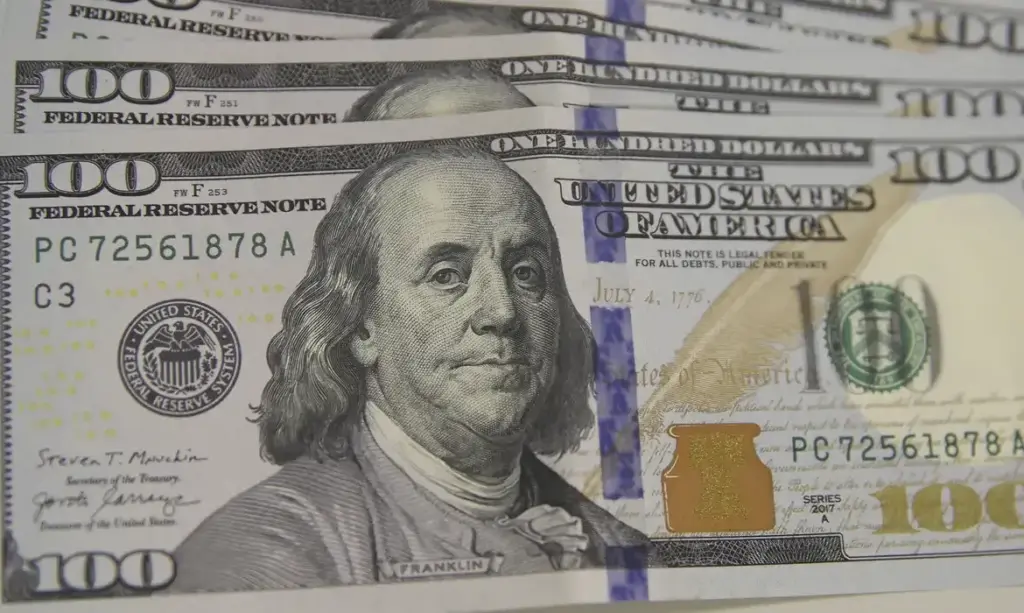 Dólar flutua e bolsa reage a tensões no Oriente Médio; petróleo em alta