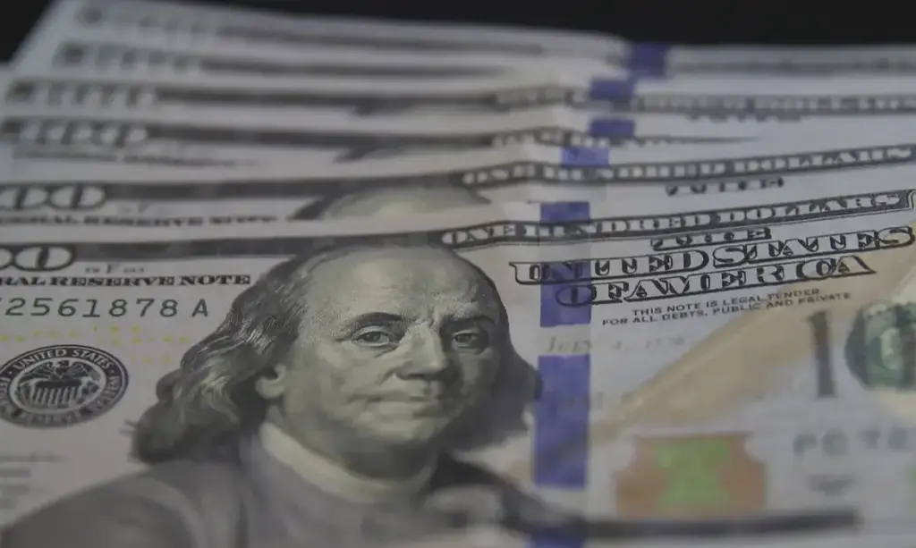 Dólar recua e bolsa reage em dia de alívio nas tensões globais