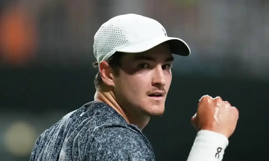 João Fonseca avança em Indian Wells e encara desafio contra Karen Khachanov