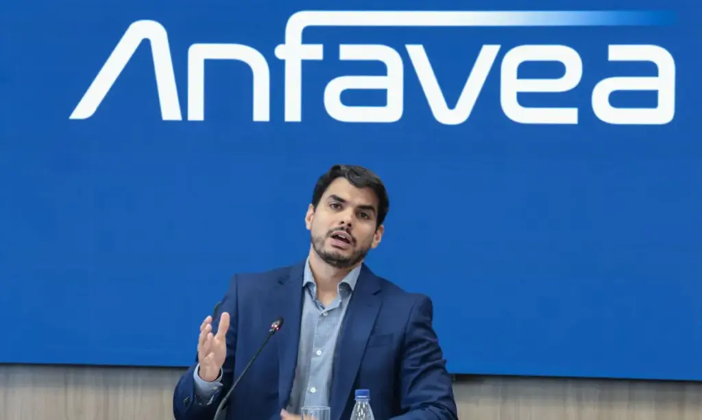 Setor automotivo brasileiro registra alta nas vendas em fevereiro, mas produção acumula perdas
