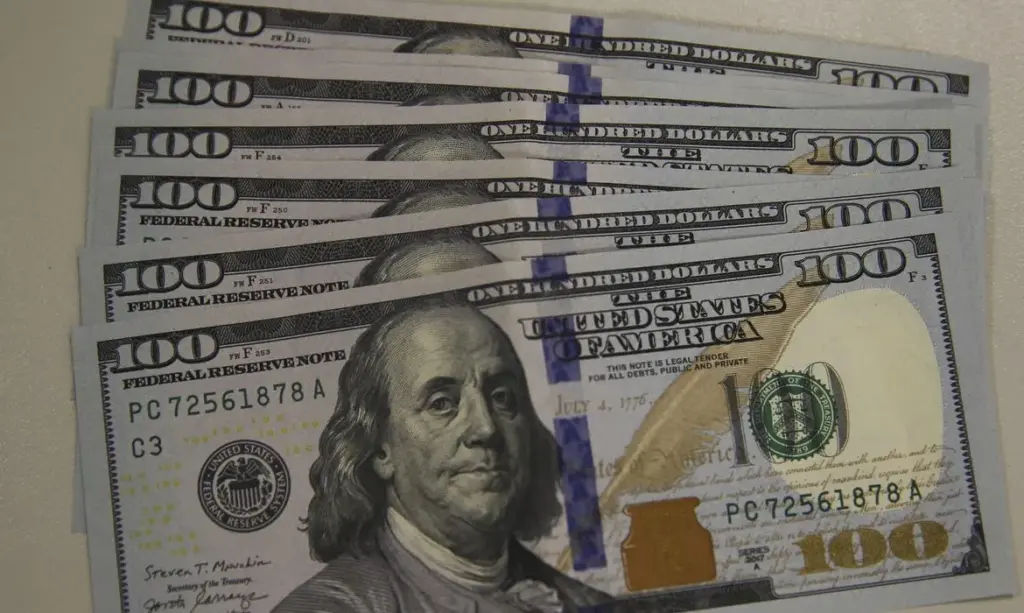 Dólar recua para R$ 5,24 em dia de volatilidade no mercado global