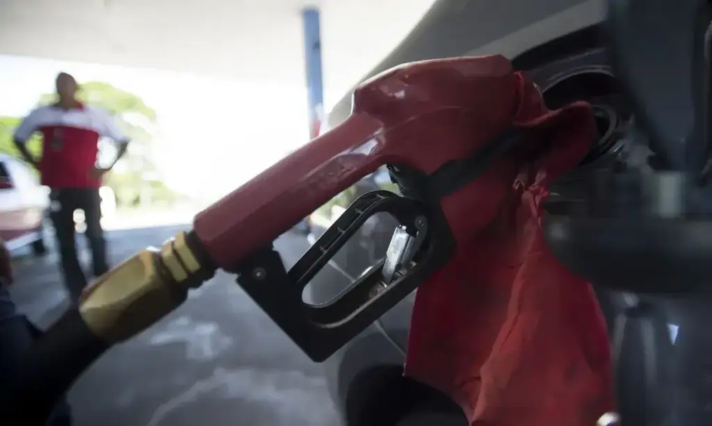 Governo zera impostos e subsidia diesel para blindar preços frente à alta do petróleo