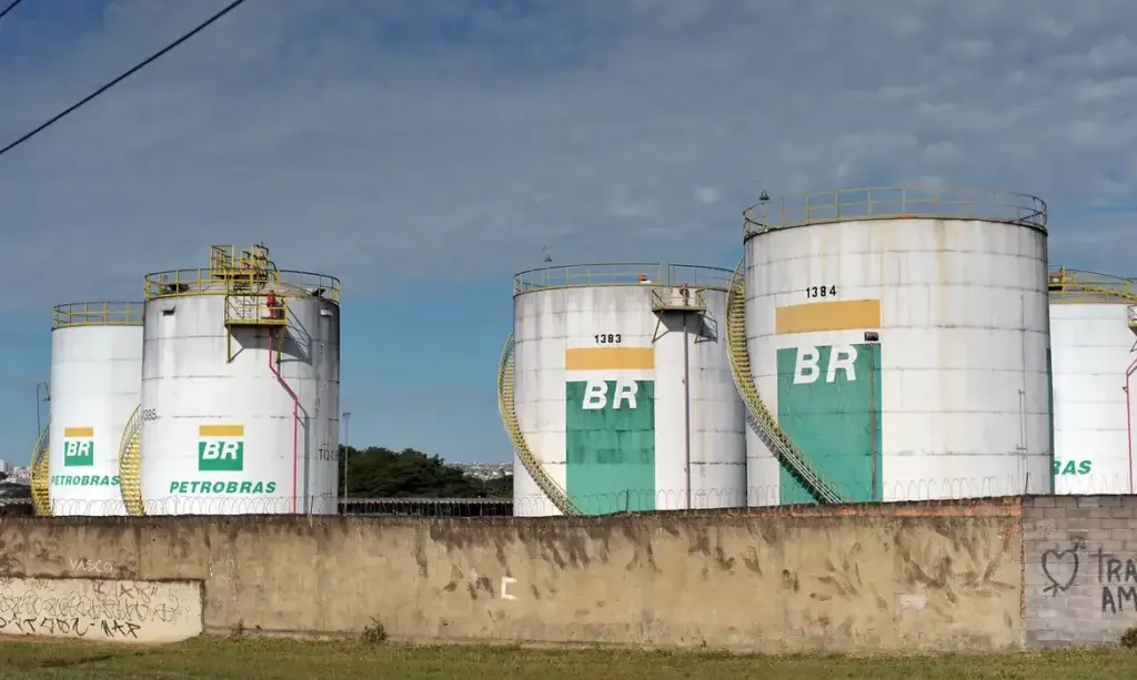 Privatização da BR Distribuidora: Especialistas alertam para alta nos combustíveis sem controle estatal