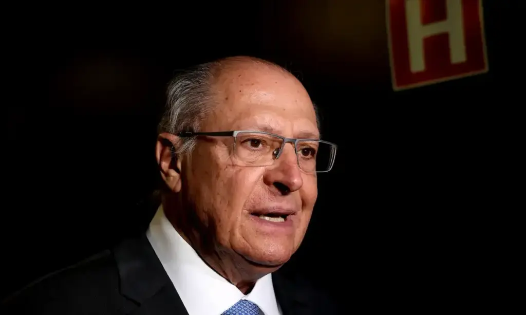 Governo foca em diesel: Alckmin detalha medidas para conter preços e garantir abastecimento