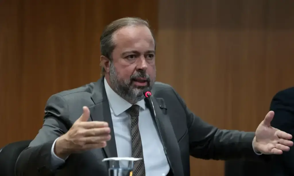 Governo intensifica combate a aumentos abusivos de combustíveis com fiscalização e desoneração