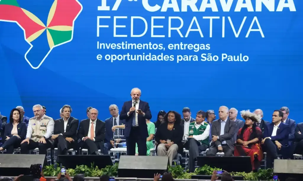 Lula expressa frustração com corte tímido da Selic e questiona justificativa do BC