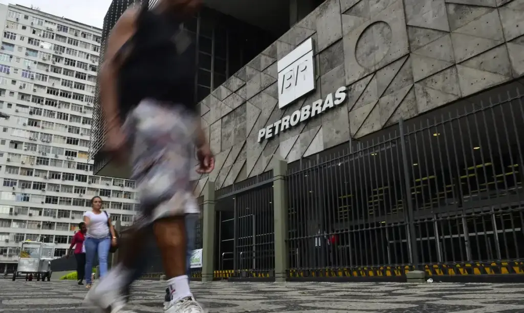 Petrobras garante entrega total de combustíveis e antecipa volumes a distribuidoras