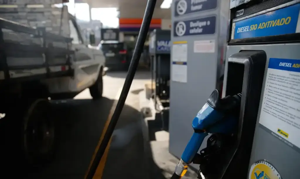 Escassez de diesel paralisa serviços essenciais em 142 municípios do Rio Grande do Sul