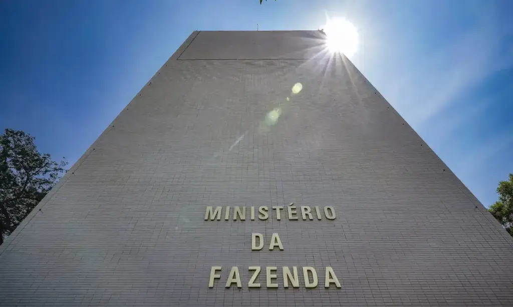 Governo mira R$ 4,4 bilhões extras com novas taxações em fintechs, apostas e JCP
