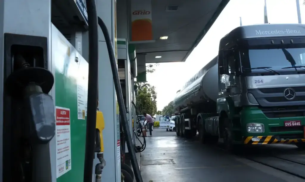 Governo publica medida provisória para reduzir preço do diesel em R$ 1,20
