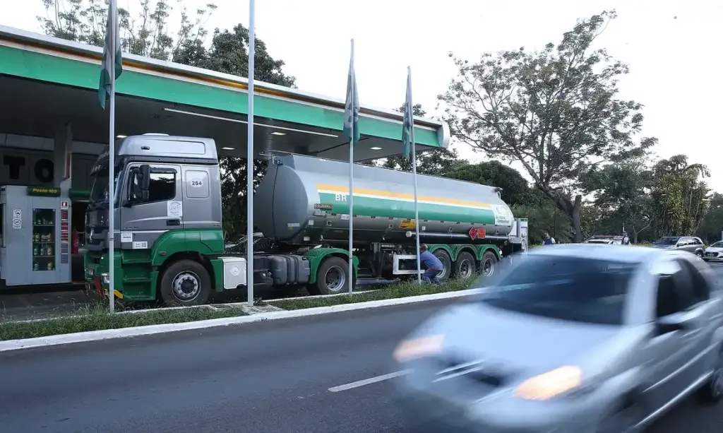 Estados aprovam subsídio emergencial para diesel importado em resposta à crise no Oriente Médio