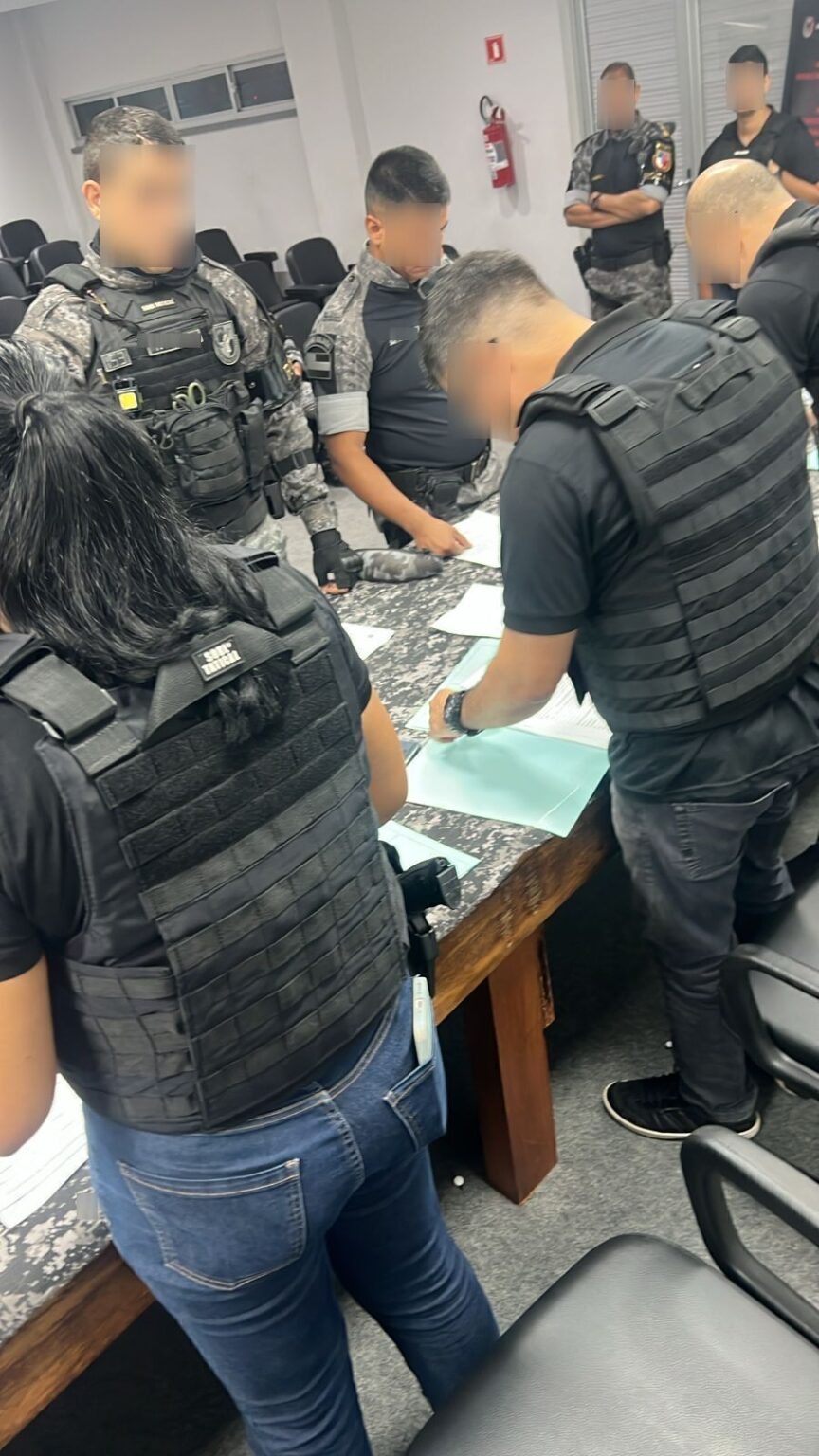 Simulacrum: Operação do MPAM cumpre mandados contra 19 PMs, após intervenção policial que resultou na morte de um homem, em outubro de 2025