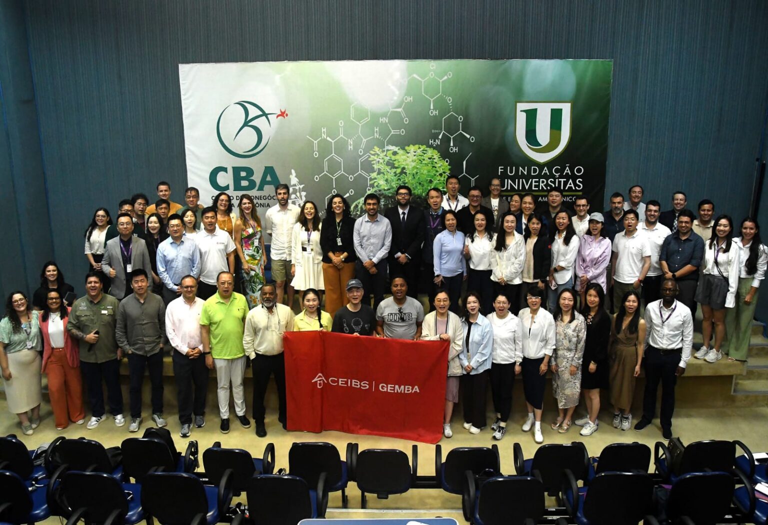 Zona Franca de Portas Abertas atende a acadêmicos de instituição de ensino chinesa