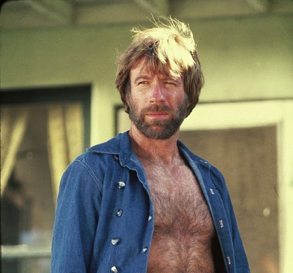 Chuck Norris, lenda dos filmes de ação e das artes marciais, morre aos 86 anos