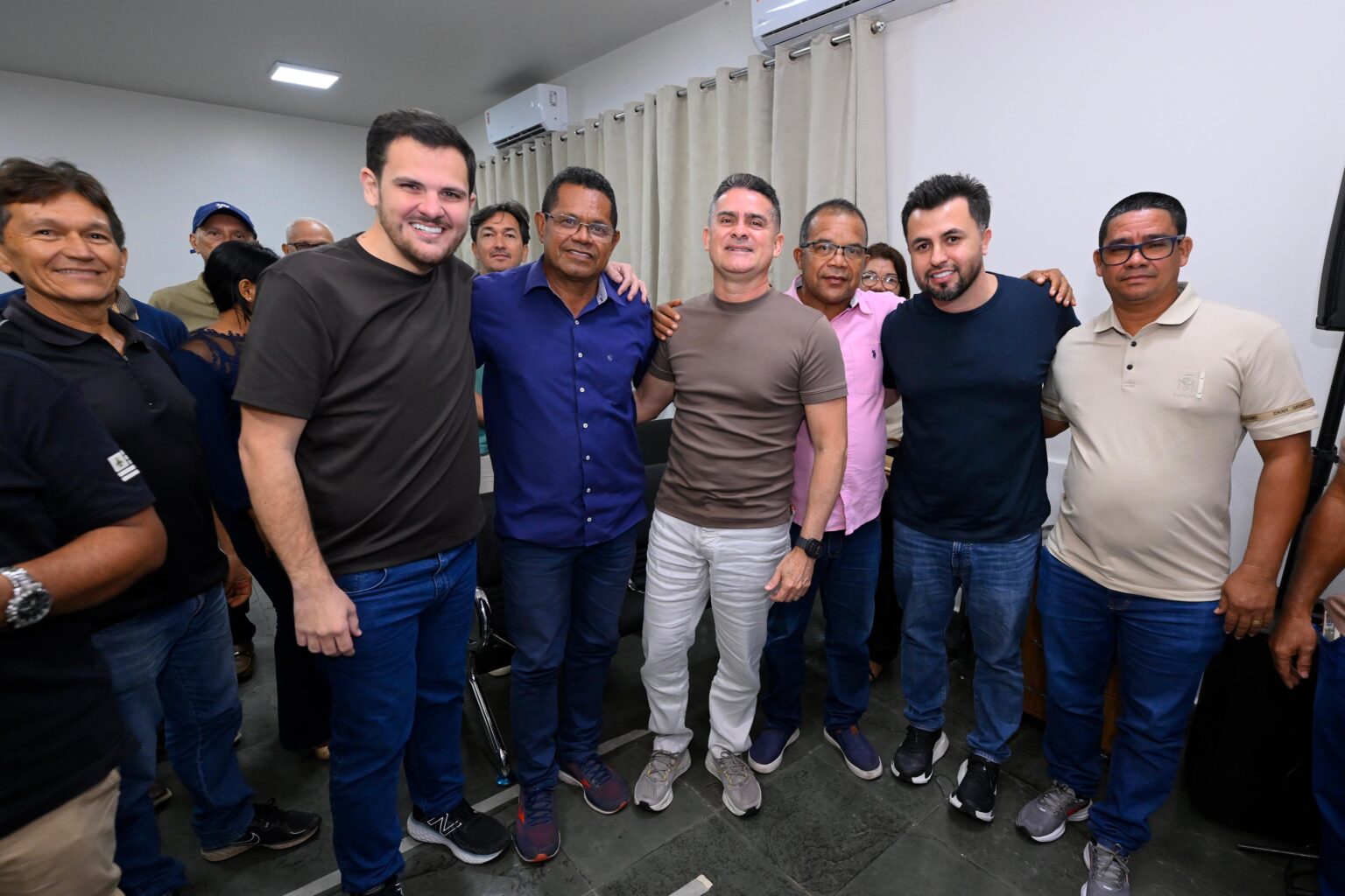 David Almeida reúne lideranças de Alvarães e destaca entraves na pesca e na qualificação de jovens no interior
