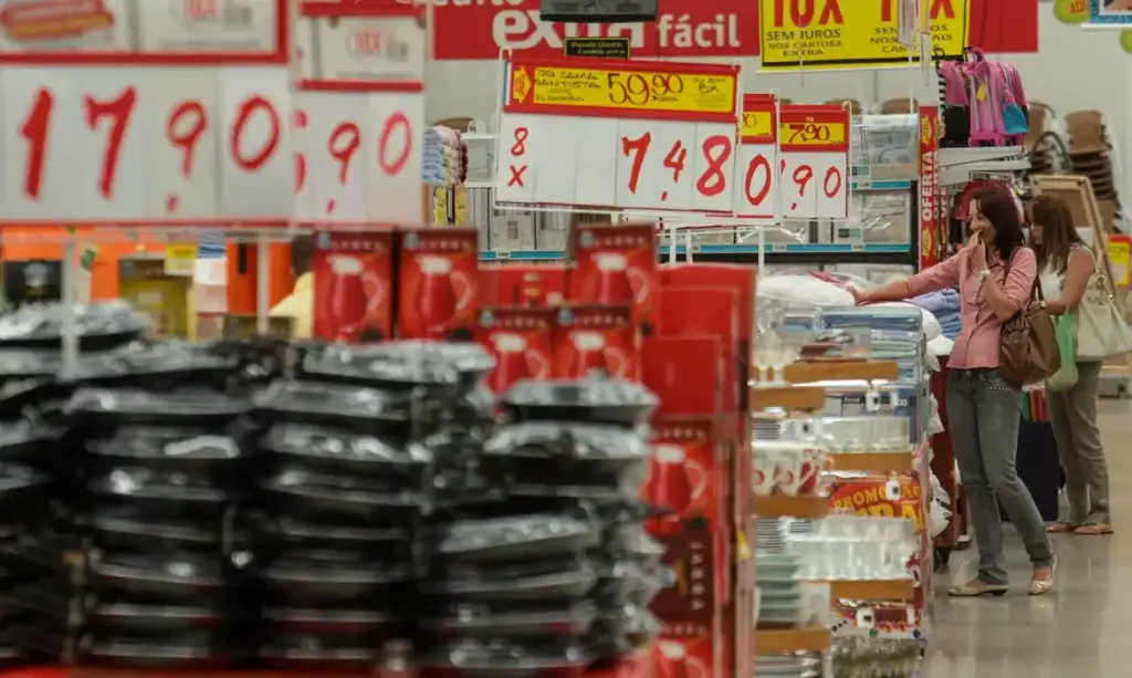 Inflação oficial sobe para 4,36% nas projeções do mercado; guerra no Oriente Médio impacta cenário