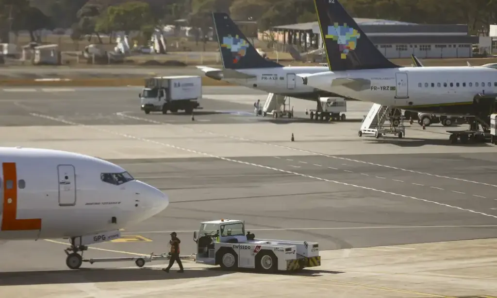 Governo zera imposto sobre querosene de aviação para aliviar custos do setor aéreo