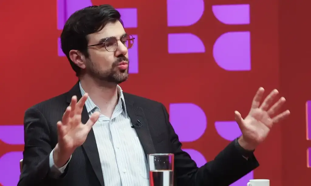 Guilherme Mello assume posto chave no Ministério do Planejamento e Orçamento