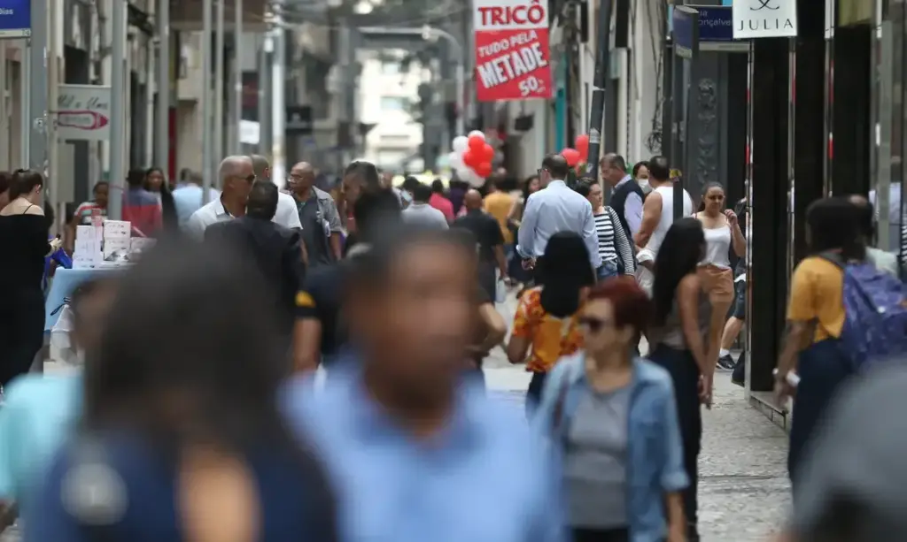 Abono salarial: pagamento para nascidos em março e abril começa hoje