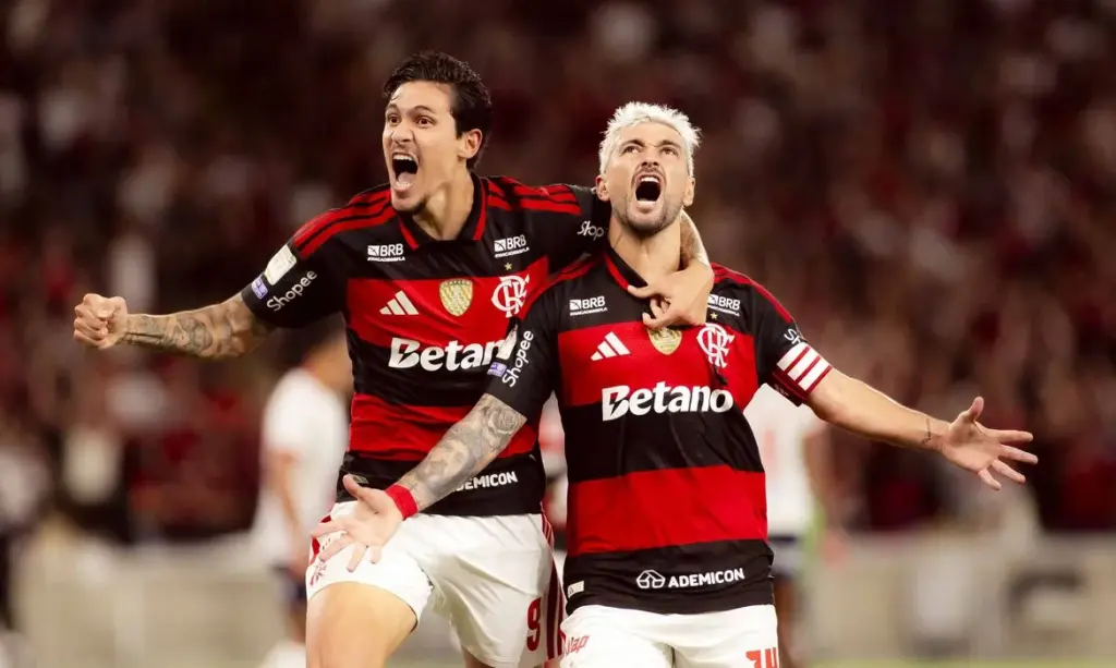 Flamengo garante vantagem na Copa do Brasil contra o Vitória em jogo disputado no Maracanã