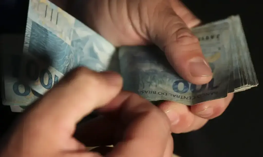 Salário médio do trabalhador brasileiro atinge novo recorde histórico em 2026