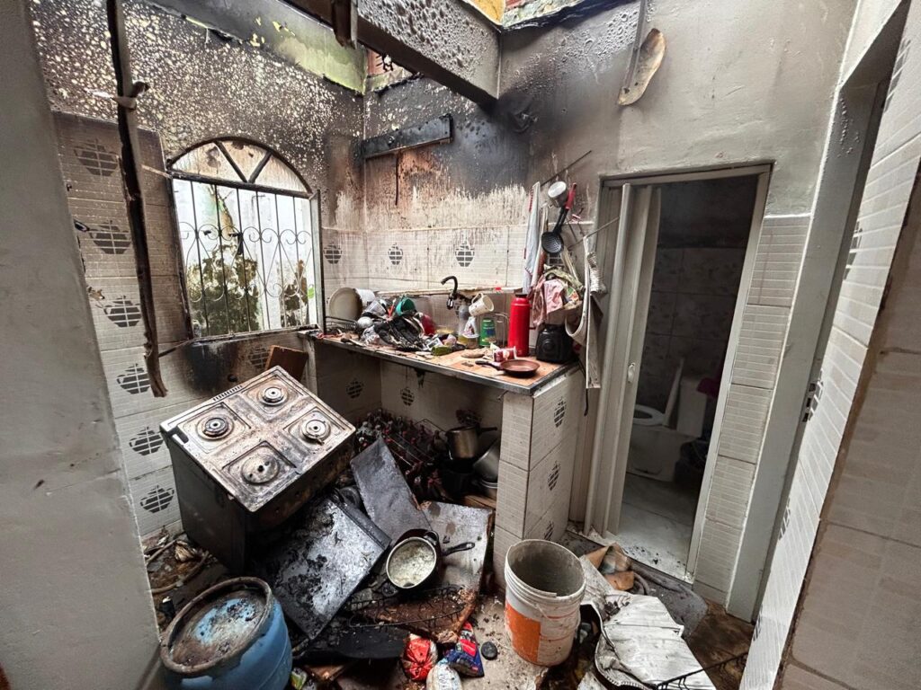 VAZAMENTO DE GÁS causa explosão em residência e deixa uma pessoa ferida no bairro Petrópolis