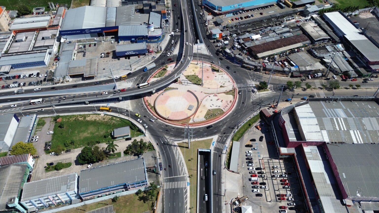 Prefeitura de Manaus informa interdição parcial no complexo viário Rei Pelé para obra de drenagem