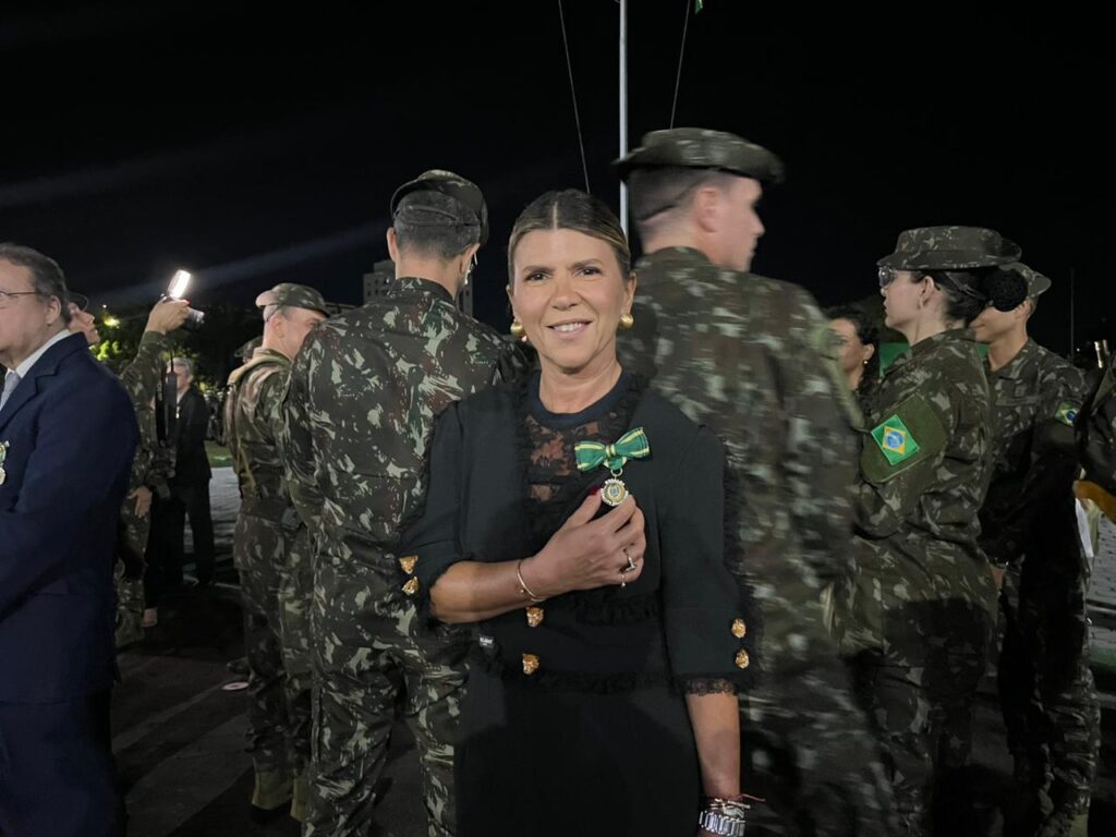 Exército Brasileiro homenageia Nilton Lins em cerimônia no CMA