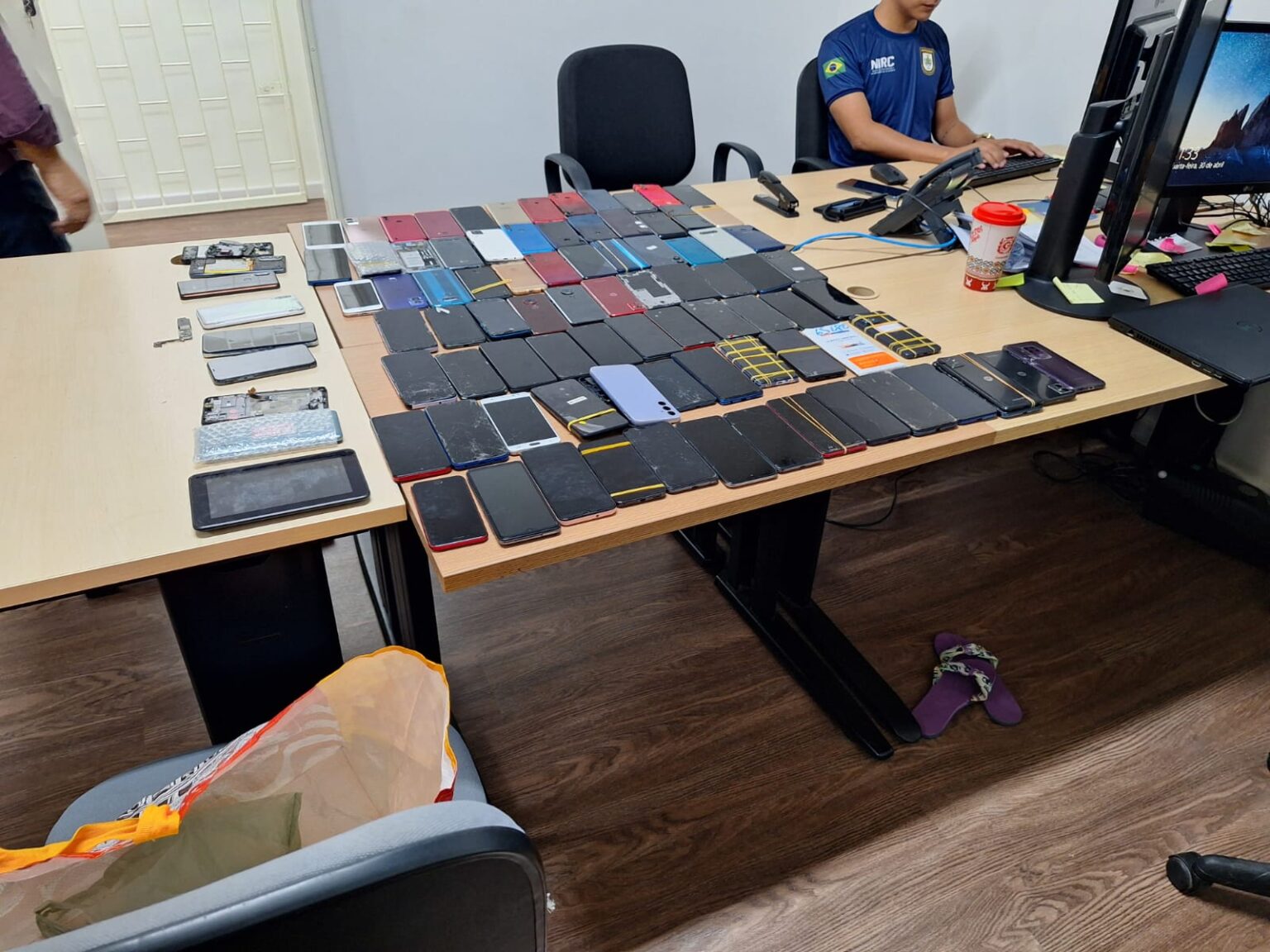 ROUBAR CELULAR NÃO É NEGÓCIO RecuperaFone bloqueia 62 mil celulares com restrição de roubo ou furto no Amazonas
