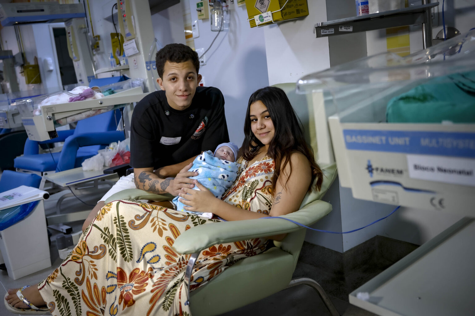 Primeiro Dia das Mães em casa:bebê prematuro recebe alta no Hospital Estadual da Mulher e emociona família