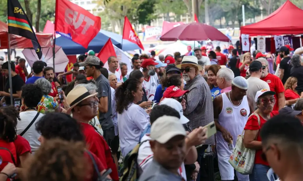 Trabalhadores exigem fim da escala 6×1 e mais descanso em manifestações pelo país