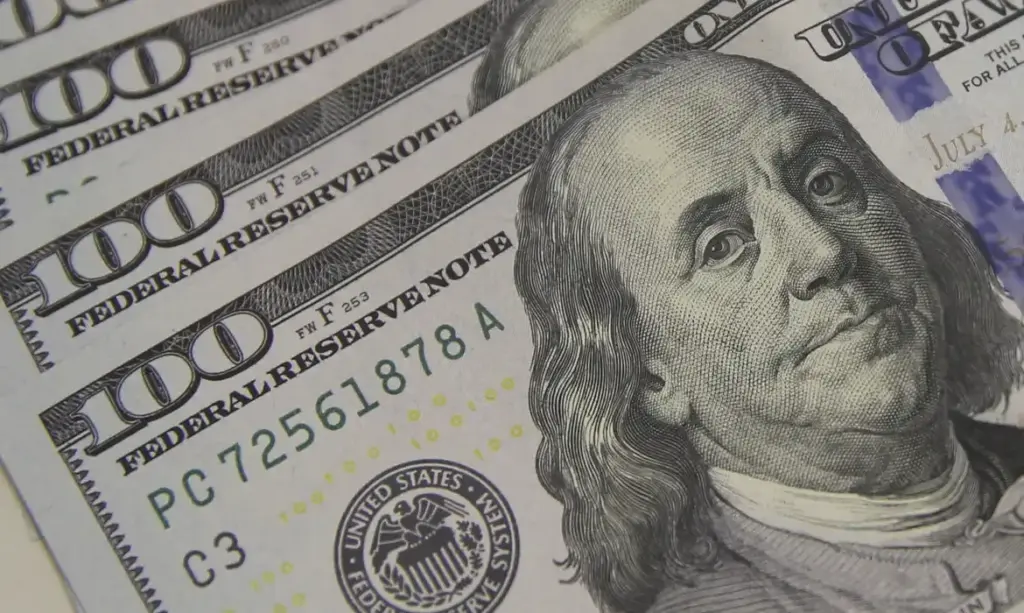 Dólar ultrapassa R$ 5 com receio global e incertezas políticas no Brasil