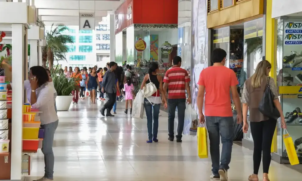 Guerra no Irã e incertezas econômicas: atividade brasileira recua 0,7% em março