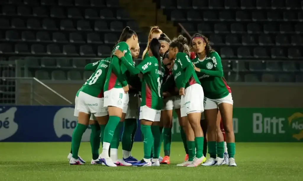 Palmeiras vence Botafogo e pressiona líder na reta final do Brasileirão Feminino