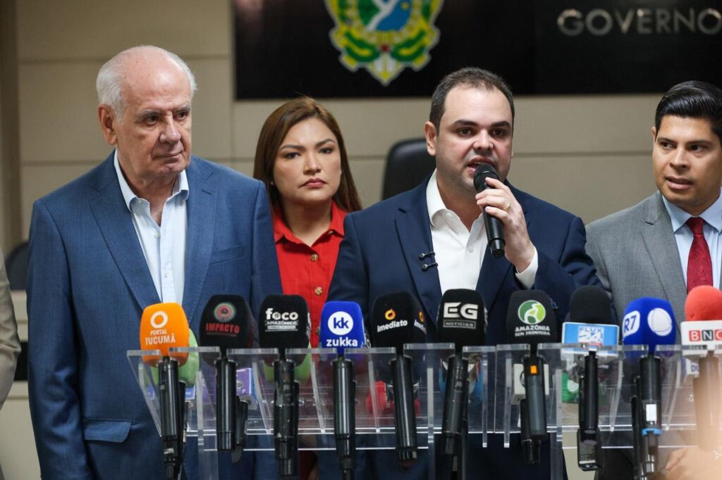 ROBERTO CIDADE mostra os novos secretários de seu governo em coletiva de imprensa