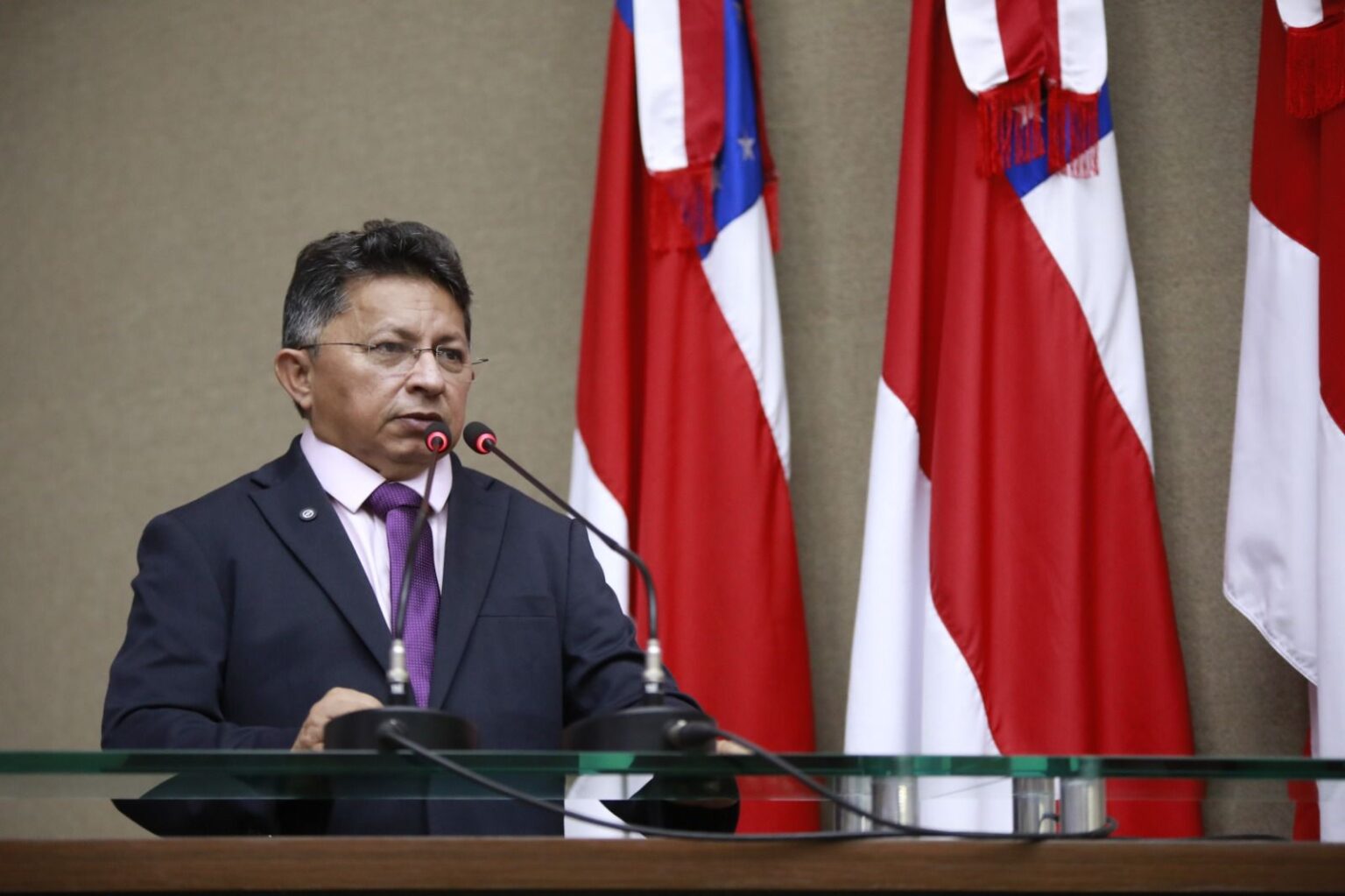 Sinésio Campos contesta com dados influenciador que criticou modelo econômico da Zona Franca de Manaus