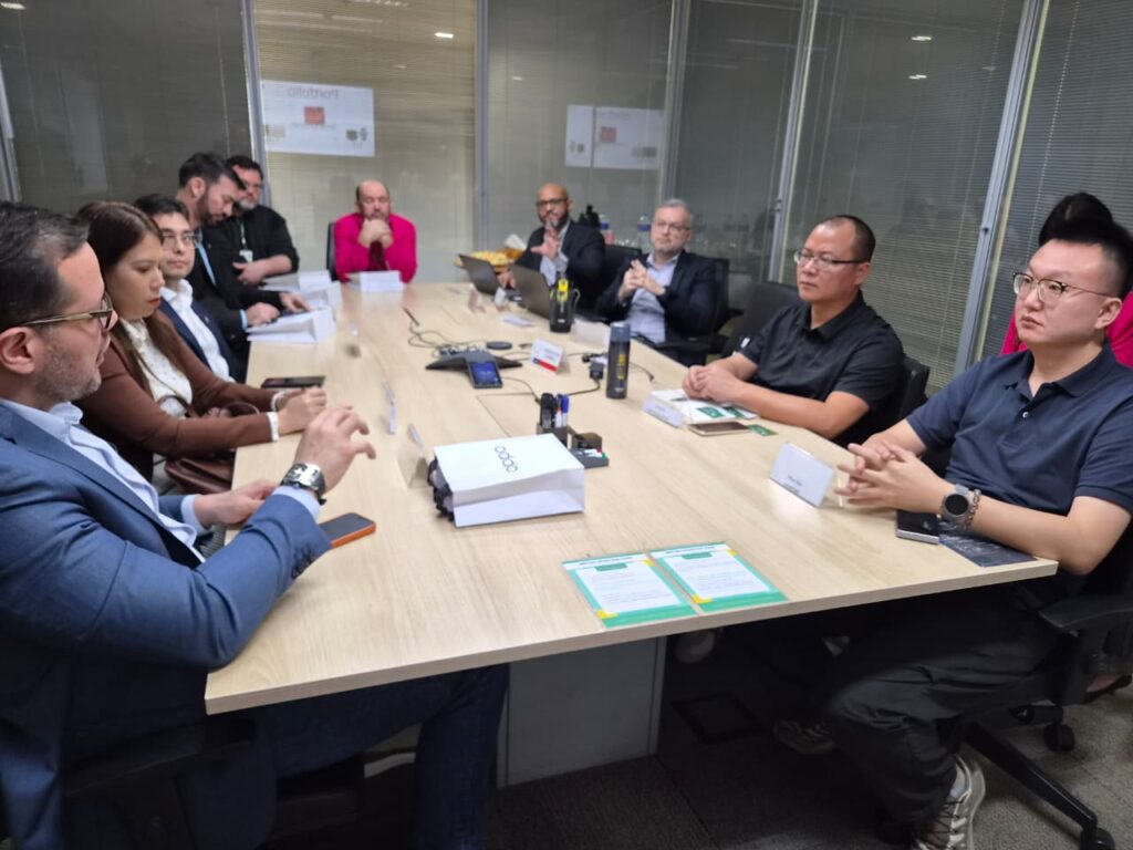 Visita da Suframa à Oppo reforça compromisso de expansão da empresa na Zona Franca e no Brasil