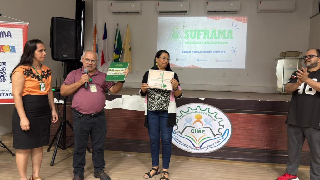 Suframa nas Escolas leva informações sobre a Zona Franca para escola premiada em olimpíada financeira